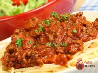 Традиційні спагетті болоньєзе