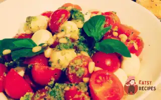 Капрезе З Кульками Моцарелли Та Соусом Песто