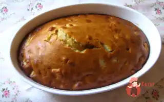 Шарлотка З Корицею Та Сметанним Топінгом