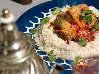 Тефтелі, стомлені в овочевому рагу