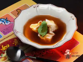 Китайський суп із вонтонами