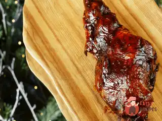 Баранина нога в соусі жу