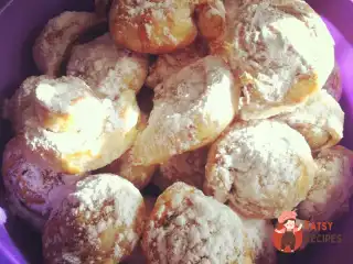 Равлики з цукром та корицею