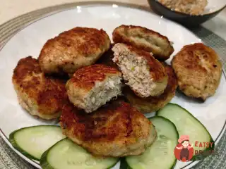 Курячі котлети з кабачком та печерицями