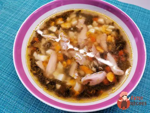 Щи з курки та індички з щавлем та кропивою