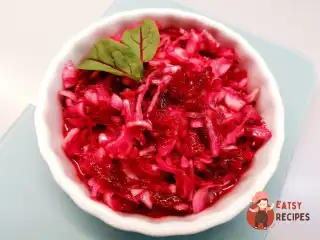 Салат із квашеної капусти з буряком