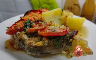 Риба (Зубатка) Запечена З Помідорами Та Цибулею