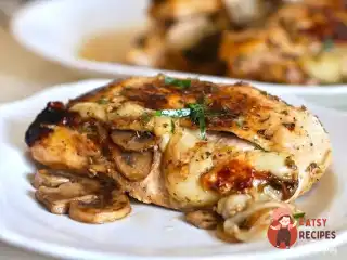 Курка, фарширована грибами