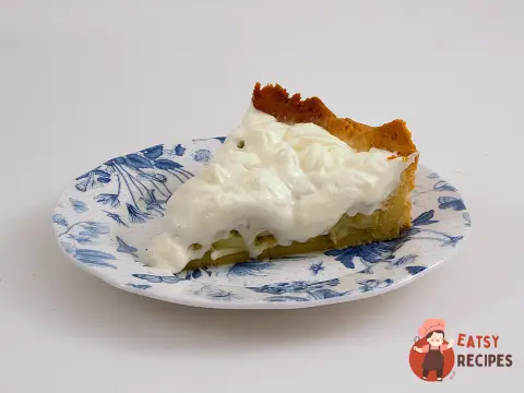 Яблучний пиріг з вершками
