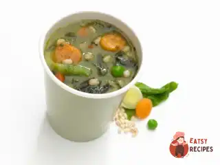 Бульйон з корінням та зеленню