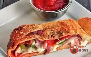 Кальцоне Із Соусом Маринару