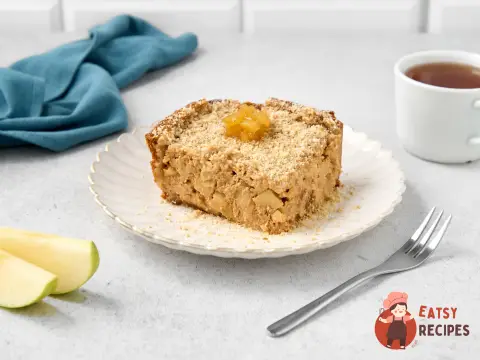Яблучний пиріг із сиром та корицею