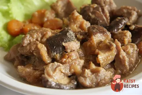 Гуляш з м'ясом та грибами