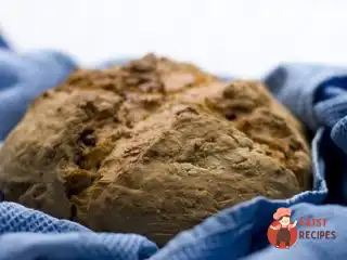 Хліб з фісташками та черемшею