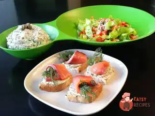 Тости із зеленою олією та сьомгою