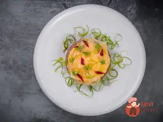 Холодець з язика з білою маринованою редькою