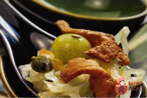 Салат з квашеною капустою та свининою