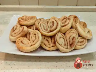 Вушка з цукром і корицею з листкового тіста