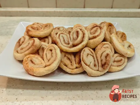 Вушка з цукром і корицею з листкового тіста