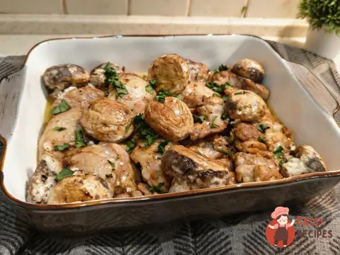 Курячі стегна в духовці з шампіньйонами