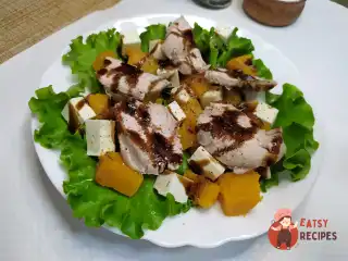 Салат із гарбузом, індичкою та фетою