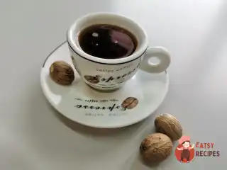 Кава з кардамоном та мускатним горіхом