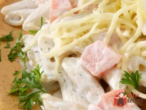 Салат з пастою та рибою