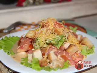 Салат із сухариками «Цезар»