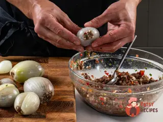 Крок 9: Фарширована цибуля