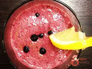 Ягідний смузі з корицею