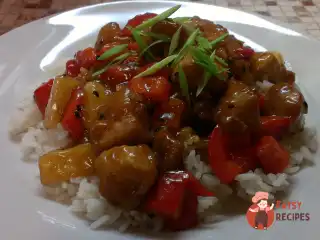 Курка в кисло-солодкому соусі з ананасом