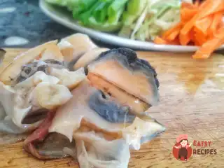 Рапани зі шматочками свинини на вічі