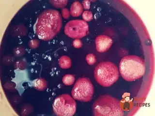 Компот із заморожених ягід