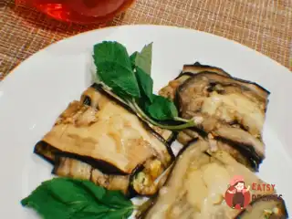 Конвертики з баклажанів із сиром