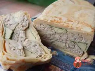 Млинна закуска з м'ясом та сиром