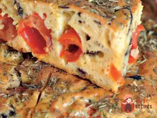 Закусочний кекс з баклажанами та помідорами