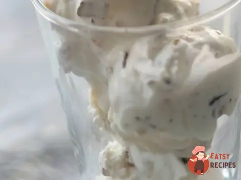 Морозиво з ромом та сухофруктами