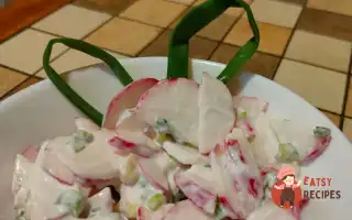 Салат З Редьки Та Зеленої Цибулі Зі Сметаною