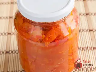 Салат з солодкого перцю, помідорів і моркви на зиму.