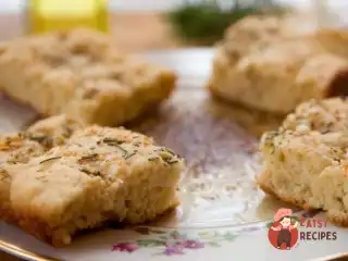 Фокачча з кам'яною сіллю та розмарином