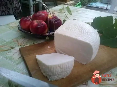 Салат з крабовим м'ясом та помідорами чері «Адигейський»