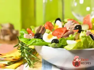 Салат нісуаз з пармезаном