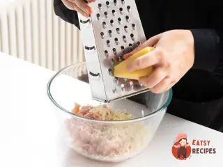 Крок 4: Курник з куркою, сиром та помідорами