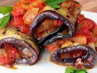 Баклажанні рулетики з начинкою