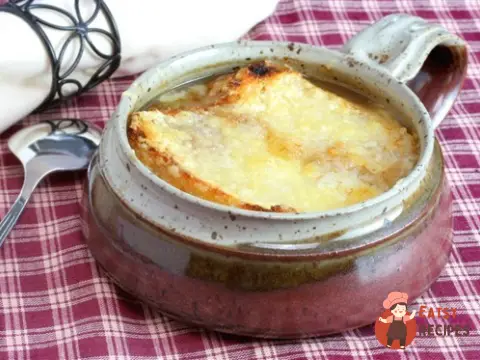 Французький цибуля з білим вином