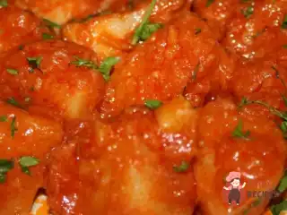 Ніжна курка в томатному соусі