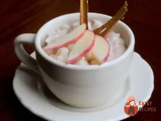 Рисова каша з яблуками