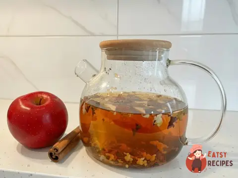 Яблучний чай з корицею