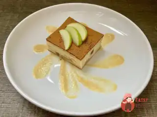 Сирно-манна запіканка з яблуком та корицею