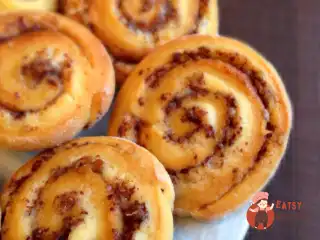 Сирні булочки з корицею та шоколадом